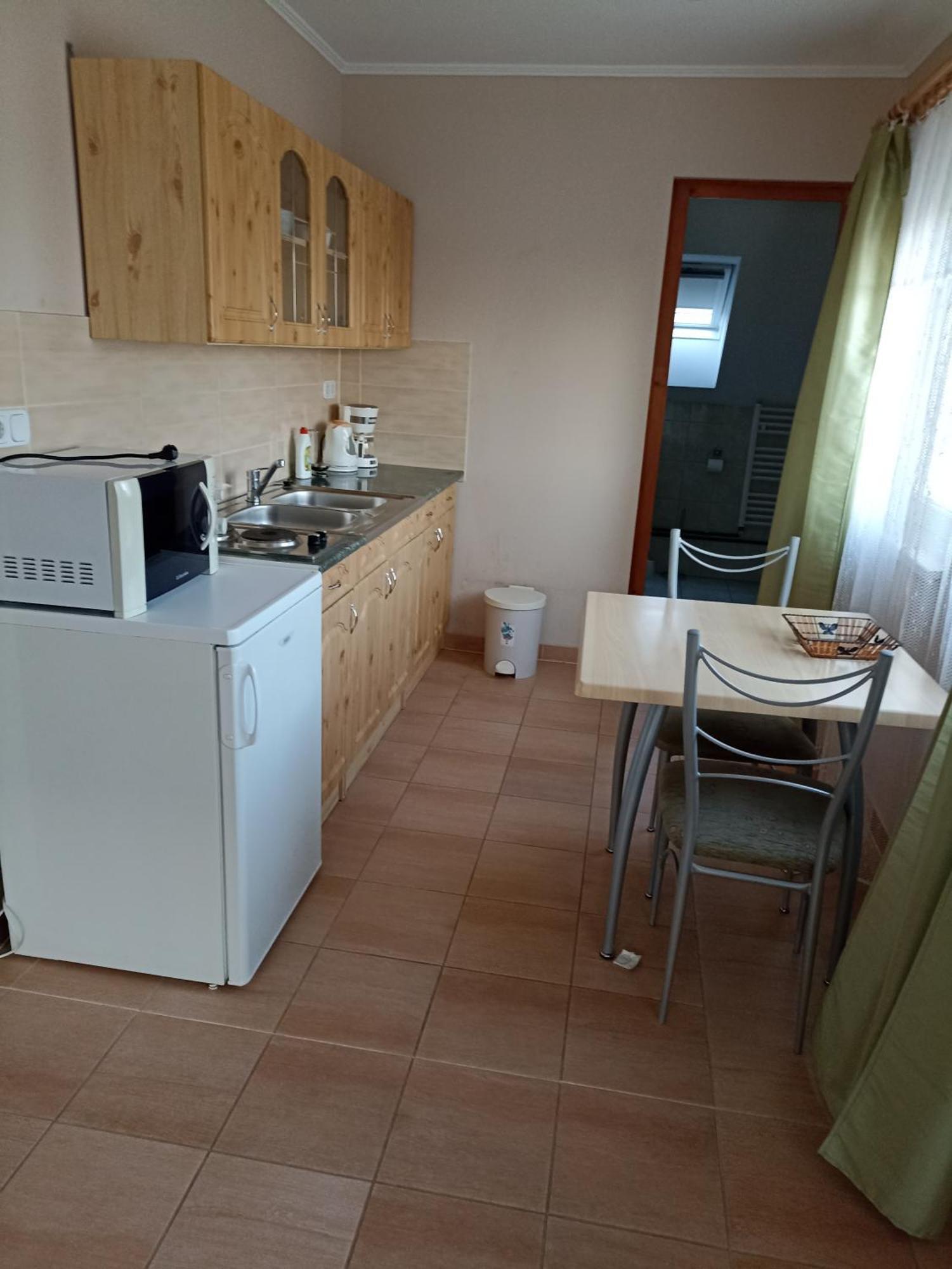 Bor Apartmanhaz * Gyenesdias