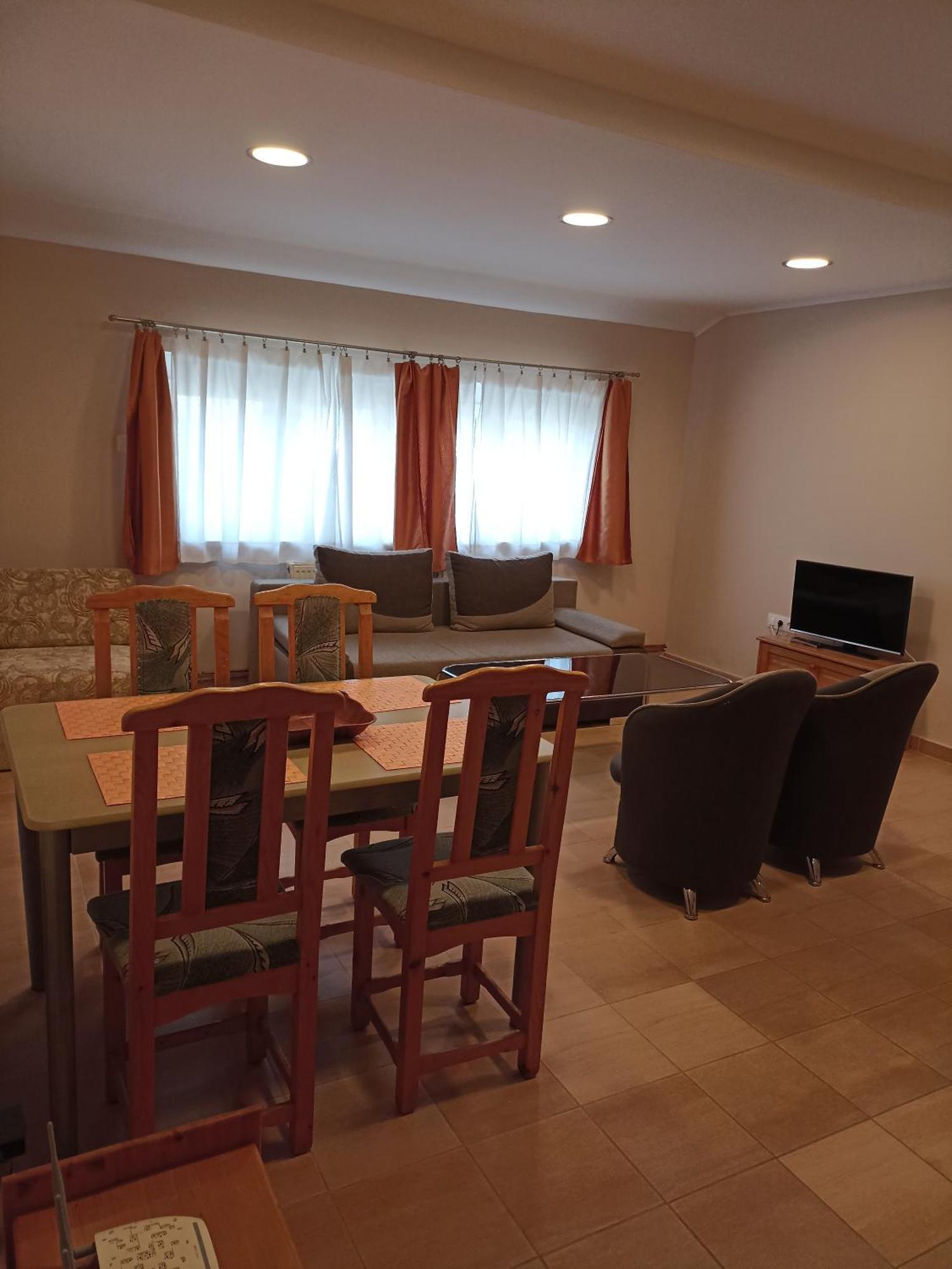 Bor Apartmanhaz Apartament